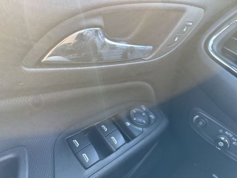 Used 2022 Chevrolet Equinox RS w/ LPO, Floor Liner Package image 15