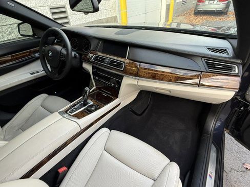 Used 2014 BMW 750Li image 31