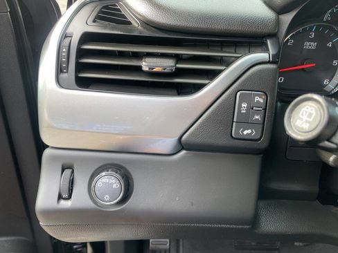 Used 2019 Chevrolet Suburban LT image 18
