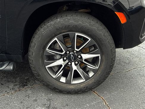 Used 2021 Chevrolet Tahoe Z71 w/ Rear Media and Nav Package image 12