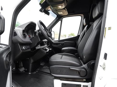 Used 2023 Mercedes-Benz Sprinter 2500 image 3