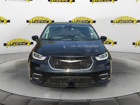 Certified 2024 Chrysler Pacifica Touring-L image 8