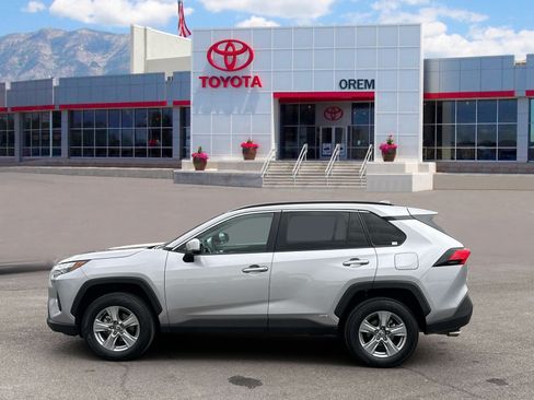 Used 2025 Toyota RAV4 XLE AWD/4WD image 7
