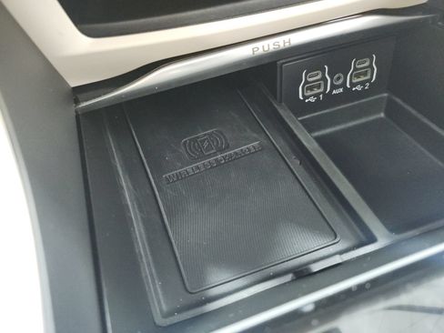 Used 2023 Chrysler Pacifica Limited FWD image 37