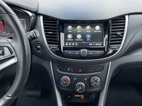 Used 2019 Chevrolet Trax LT w/ LT Convenience Package image 13