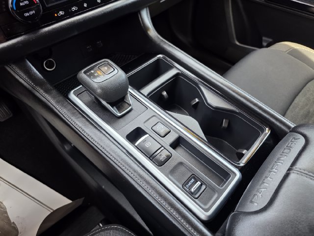 Used 2025 Nissan Pathfinder SV FWD image 54