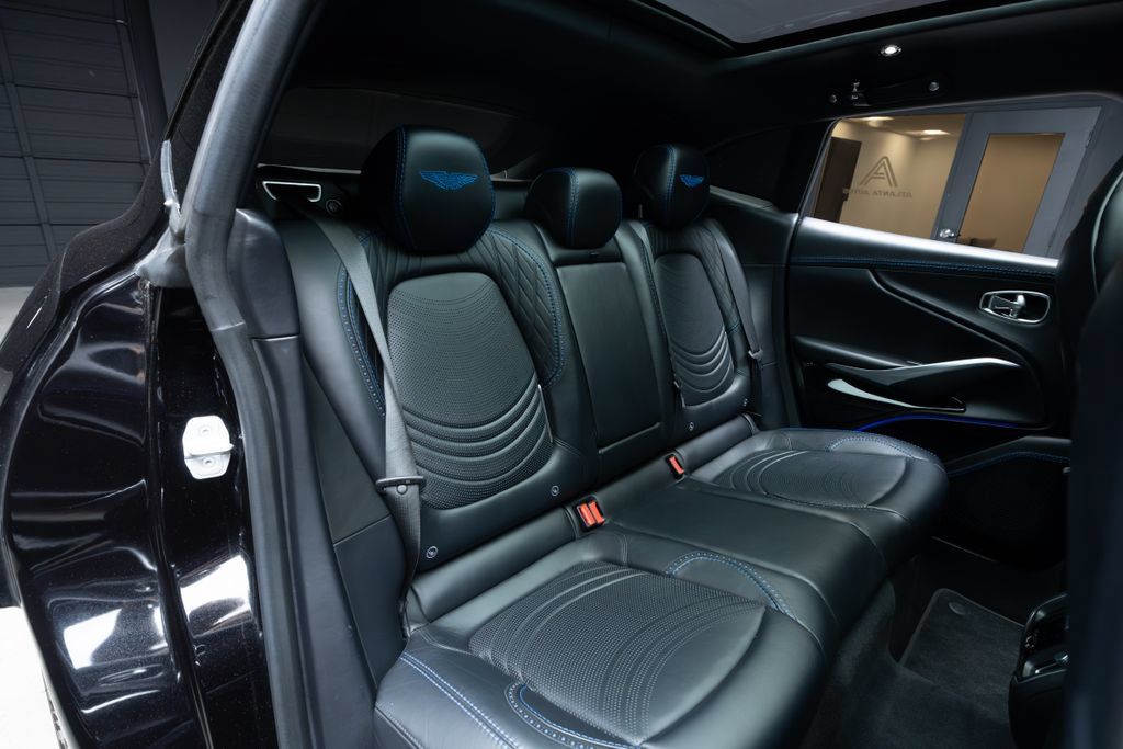 Used 2022 Aston Martin DBX AWD/4WD image 37