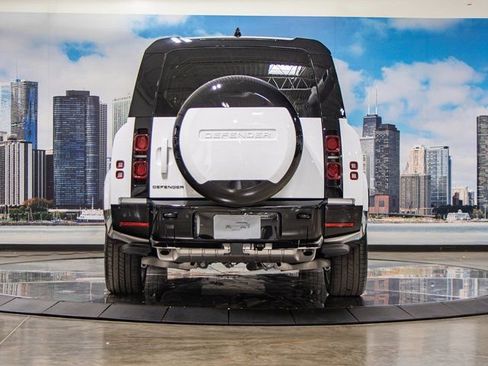 Used 2025 Land Rover Defender 130 X-Dynamic SE image 11