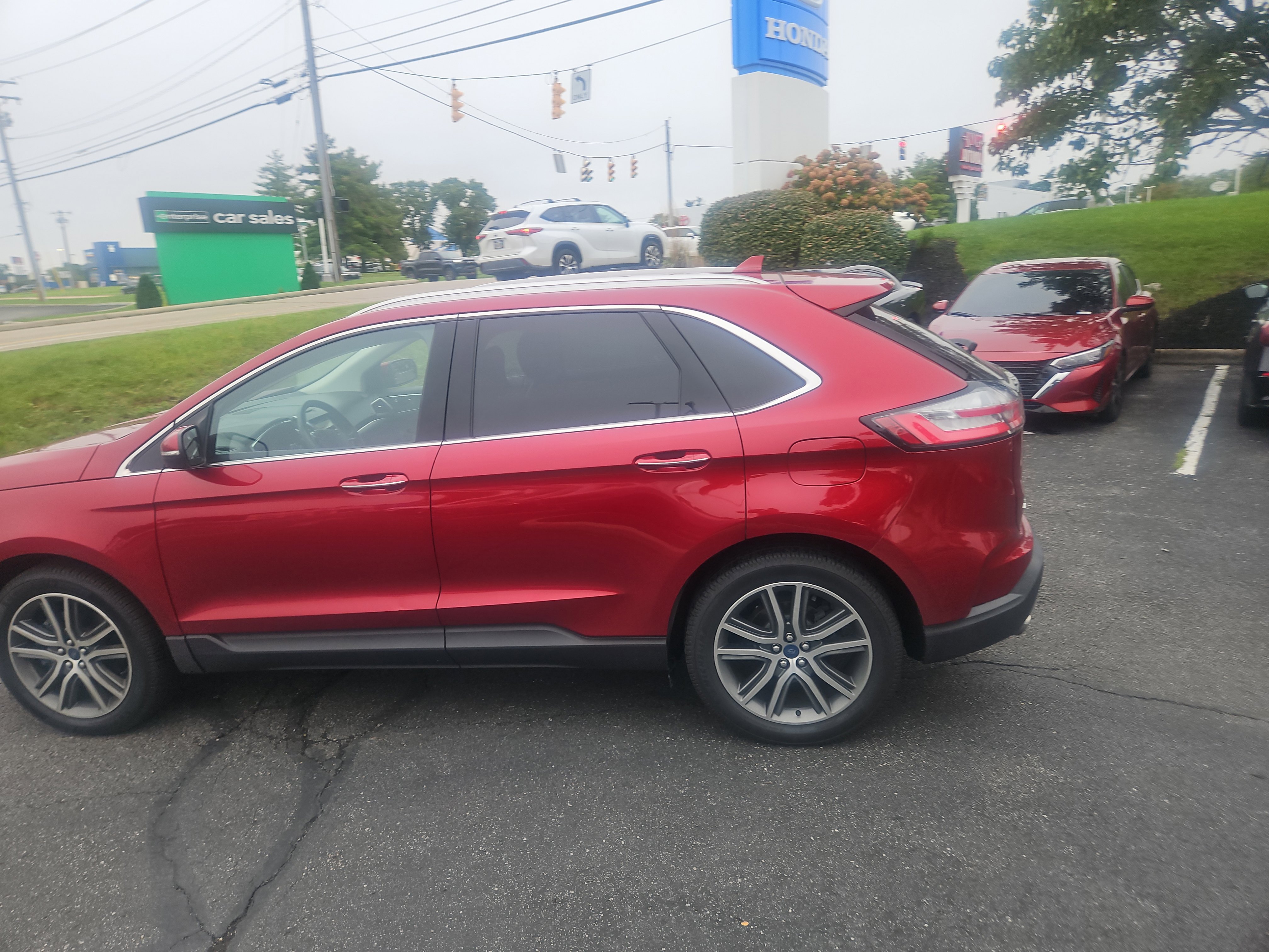 Used 2019 Ford Edge Titanium w/ Cold Weather Package AWD/4WD image 9