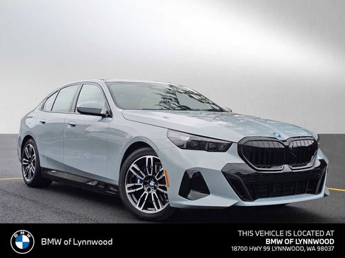 New 2026 BMW 550e xDrive AWD/4WD image 1