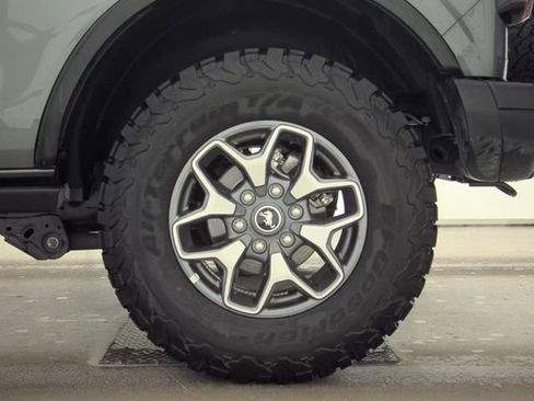 Used 2025 Ford Bronco Badlands image 21