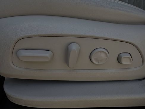Used 2023 Buick Enclave Avenir FWD image 28