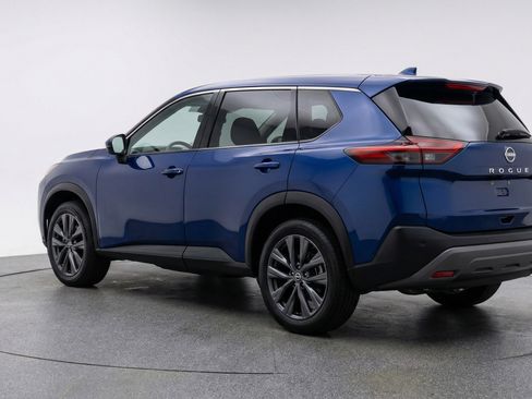 Used 2025 Nissan Rogue SV image 6