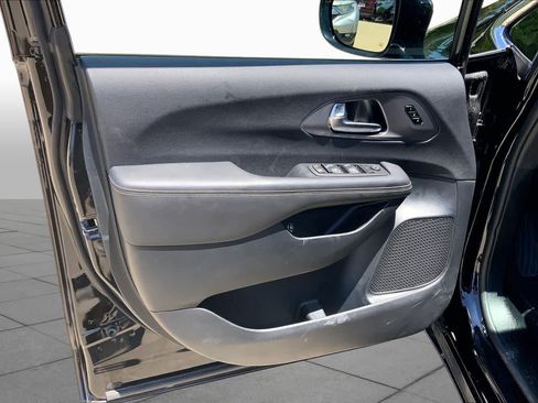Used 2025 Chrysler Pacifica Select FWD image 22