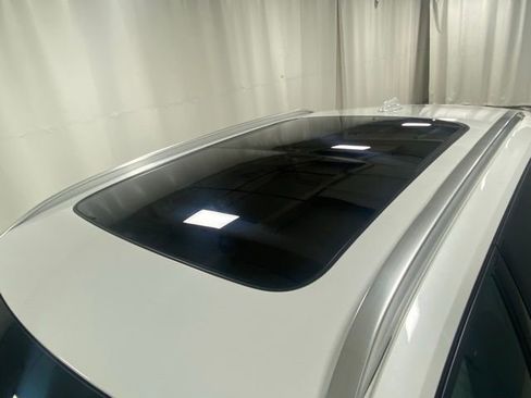 Used 2025 Volvo XC40 B5 Ultra image 6