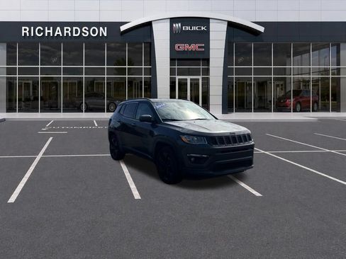 Used 2018 Jeep Compass Latitude w/ Popular Equipment Group FWD image 8