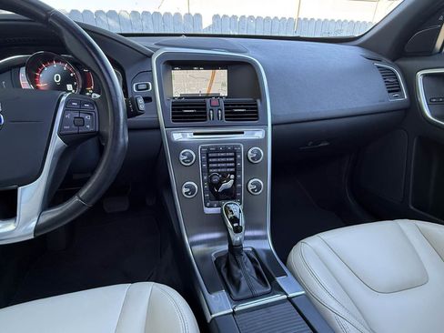 Used 2015 Volvo XC60 T6 Platinum image 27