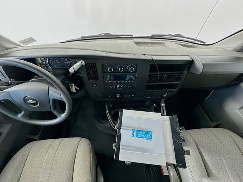 Used 2021 Chevrolet Express 2500 RWD image 10