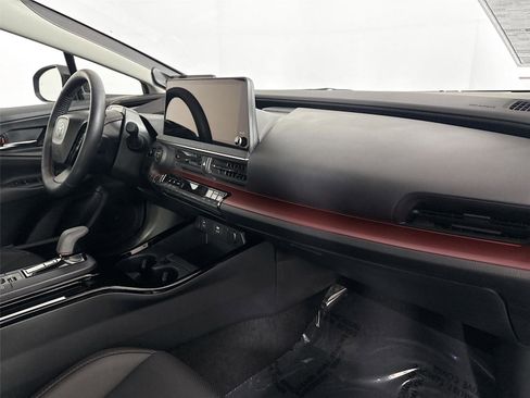 Used 2025 Toyota Prius XSE Premium image 45