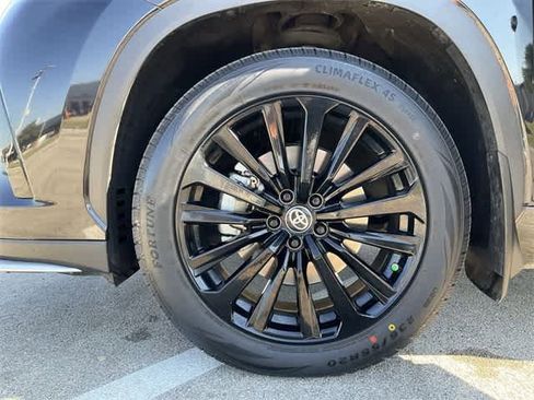 Certified 2024 Toyota Highlander XSE image 12