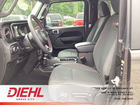 Used 2024 Jeep Wrangler Rubicon w/ Convenience Group AWD/4WD image 17