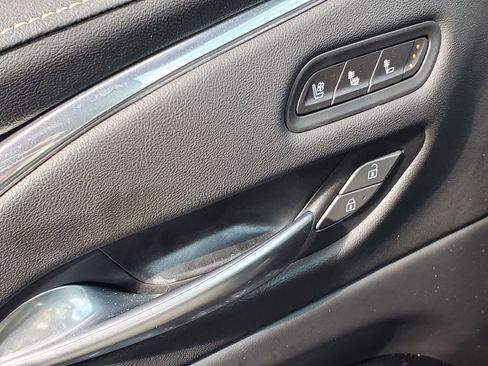 Used 2023 Cadillac Escalade Premium Luxury RWD image 18