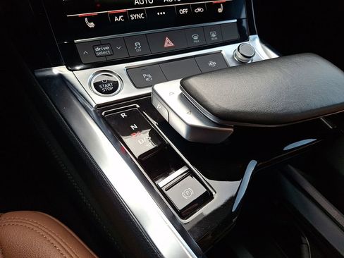 Used 2023 Audi e-tron Premium image 17