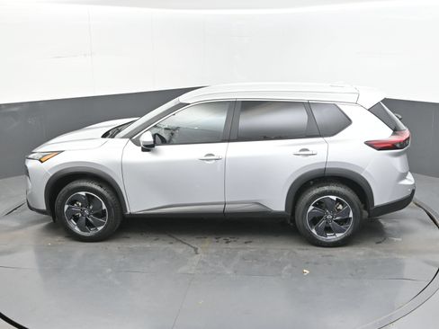 Used 2025 Nissan Rogue SV AWD/4WD image 32