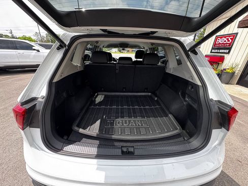 Used 2024 Volkswagen Tiguan SE AWD/4WD image 40
