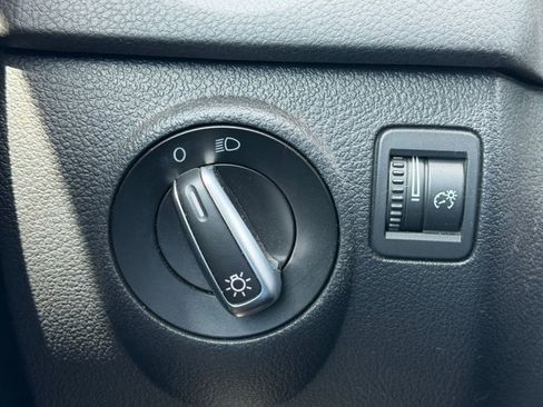 Used 2013 Volkswagen Tiguan S FWD image 25