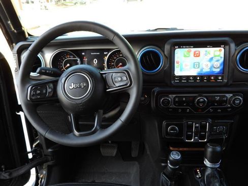 Used 2023 Jeep Gladiator Sport AWD/4WD image 40