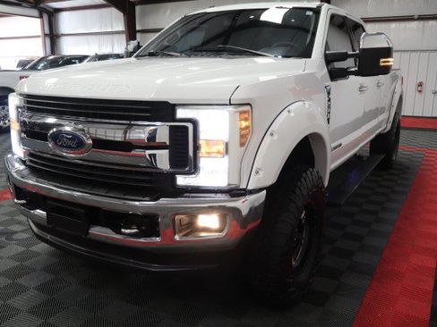 Used 2018 Ford F250 XLT w/ XLT Premium Package AWD/4WD image 21