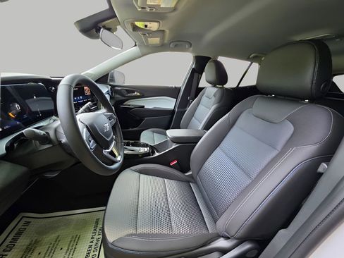 New 2026 Chevrolet Trax LT w/ Midnight Edition FWD image 15