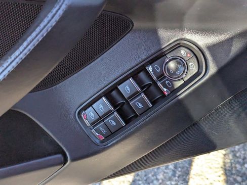 Used 2014 Porsche Panamera 4S Executive image 28