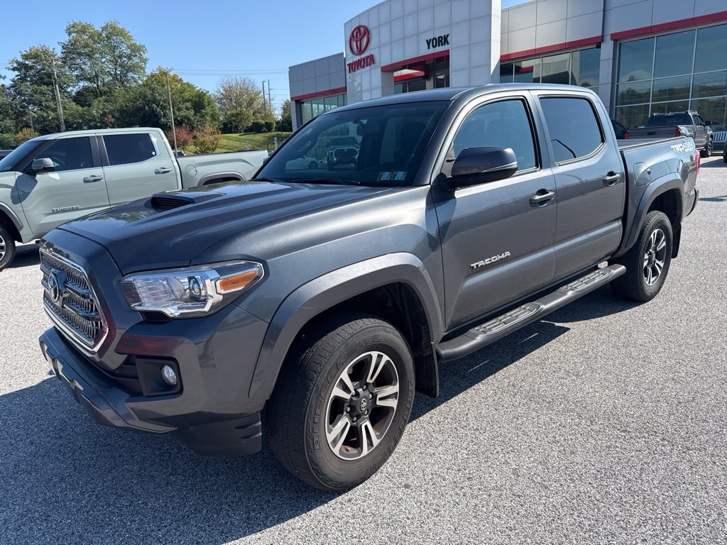Used 2016 Toyota Tacoma TRD Sport w/ Towing Package AWD/4WD image 2