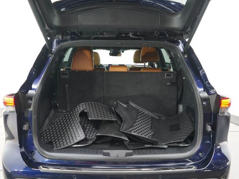 Used 2026 Toyota Highlander Platinum AWD/4WD image 17