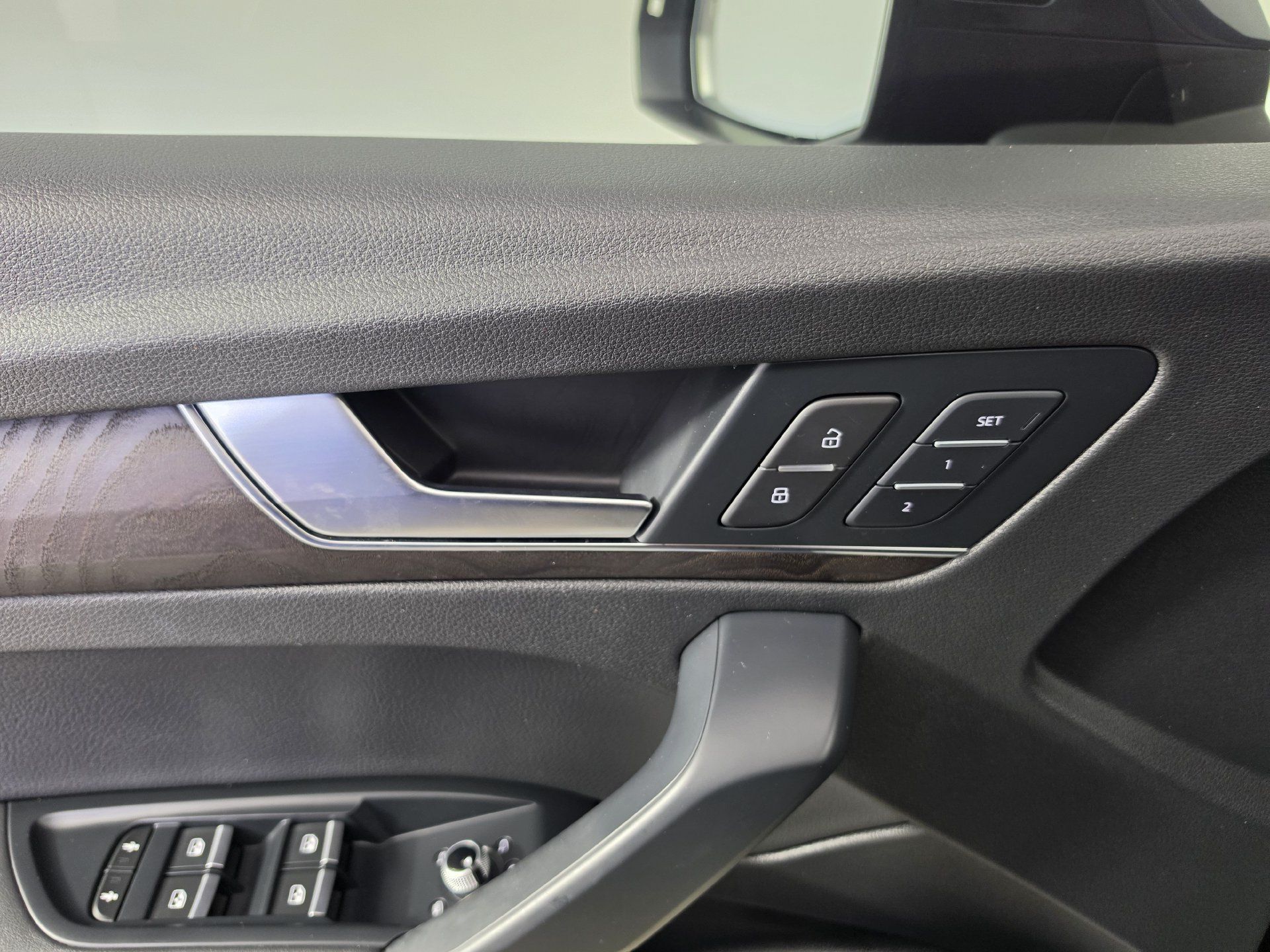 Used 2020 Audi Q5 Premium w/ Premium Plus Package AWD/4WD image 7