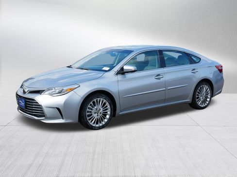 Used 2017 Toyota Avalon Limited w/ Four Season Package FWD image 3