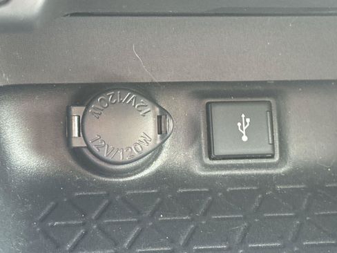 Used 2021 Toyota RAV4 LE AWD/4WD image 31