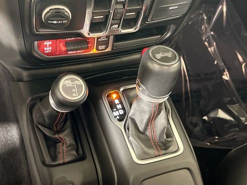 Used 2023 Jeep Wrangler Unlimited Rubicon w/ LED Lighting Group AWD/4WD image 17