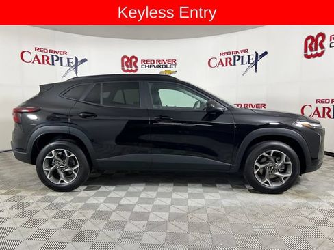 Used 2026 Chevrolet Trax LT FWD image 9
