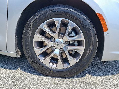 Used 2023 Chrysler Pacifica Pinnacle FWD image 27