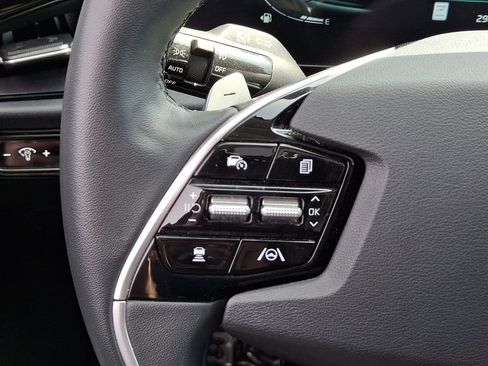 Used 2023 Kia Niro EX Touring image 22