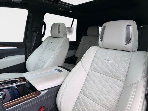 Used 2026 Cadillac Escalade Platinum Sport w/ LPO, ONYX Package AWD/4WD image 40