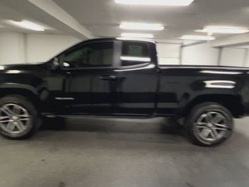 Certified 2019 Chevrolet Colorado W/T w/ Custom Special Edition AWD/4WD image 5