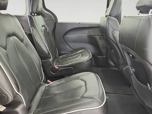 Used 2025 Chrysler Pacifica Limited FWD image 28
