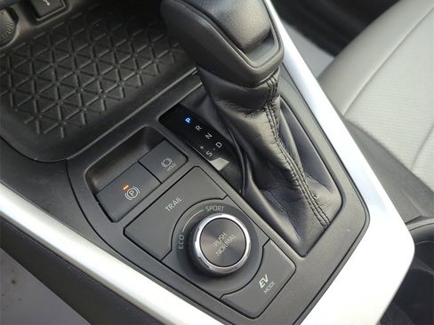 Used 2020 Toyota RAV4 XLE w/ Convenience Package image 26