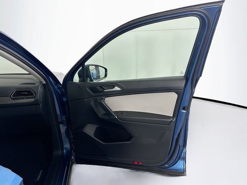 Used 2020 Volkswagen Tiguan SEL FWD image 32