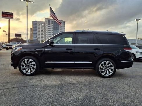 Certified 2022 Lincoln Navigator Reserve image 24