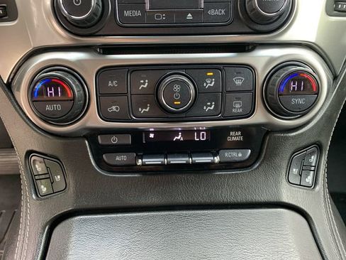 Used 2018 Chevrolet Suburban Premier AWD/4WD image 28